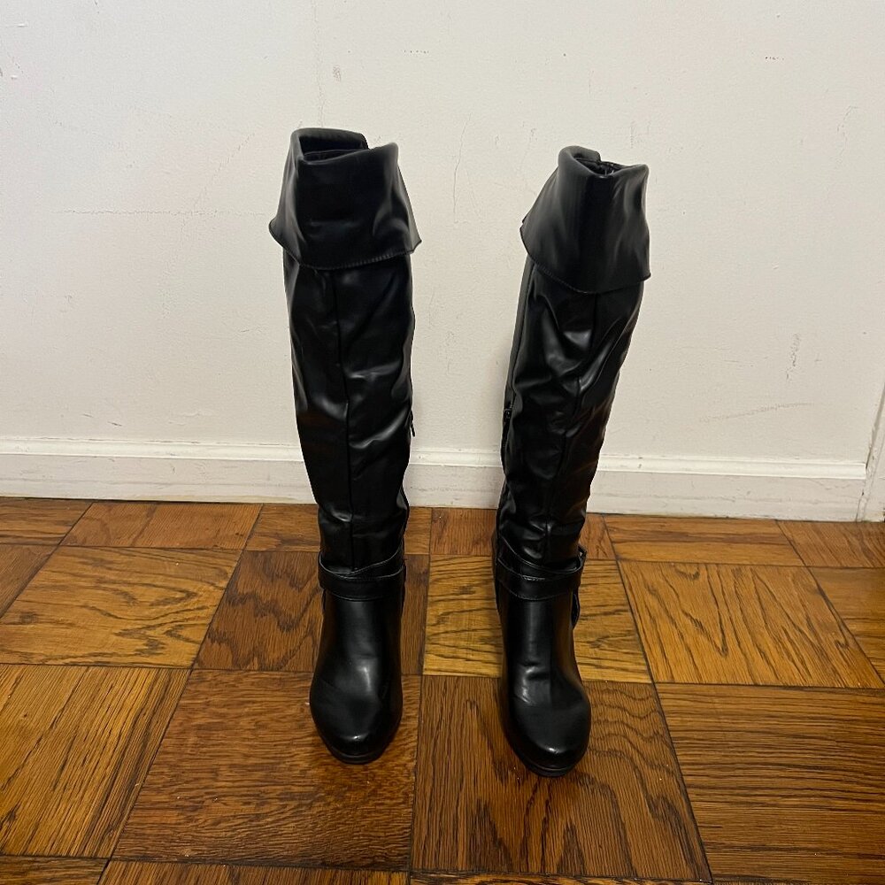 Baylor Knee High Black Boot w/ Heel size 8.5